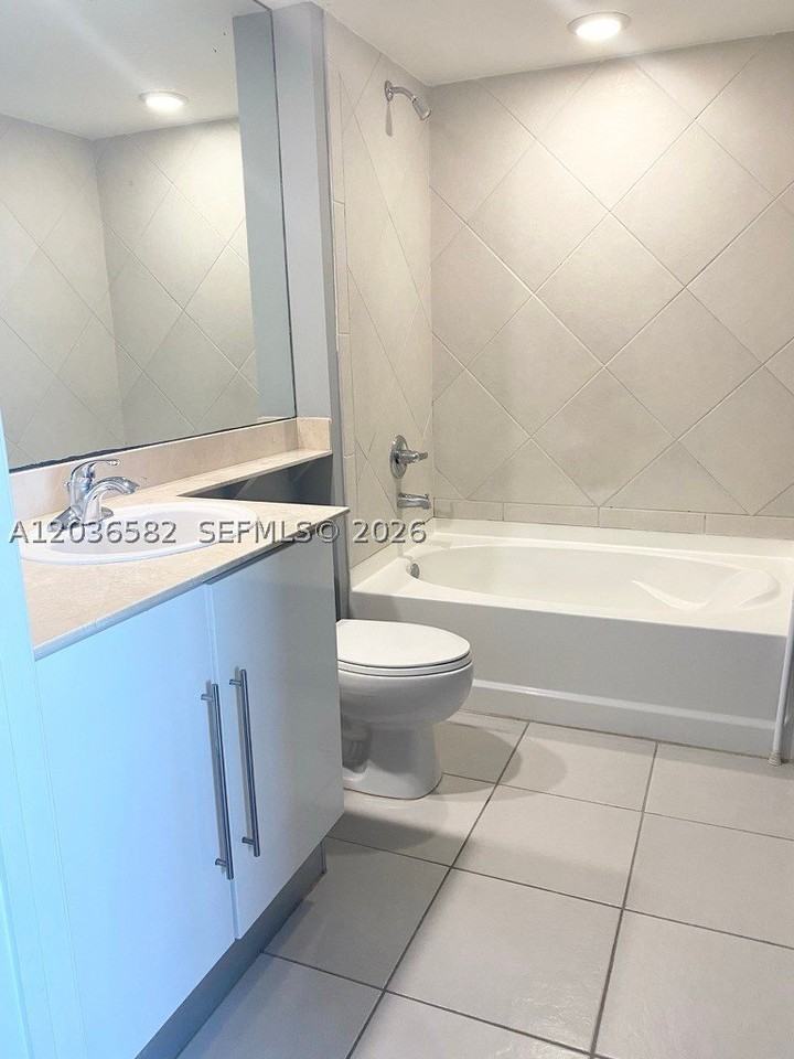335 Biscayne Blvd #4200 - Photo 4 of 28
