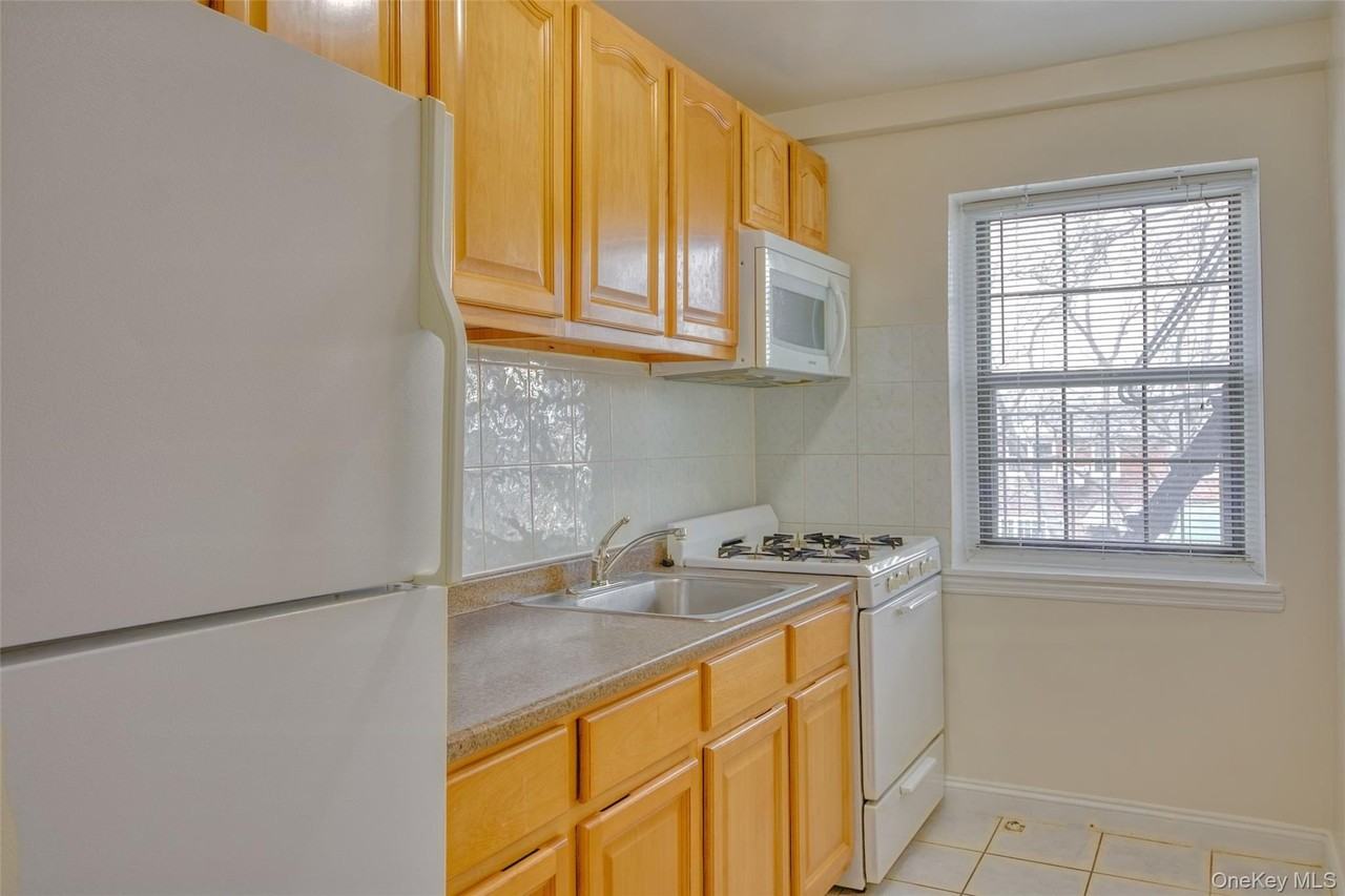 7835 147th St #2E - Photo 5 of 18