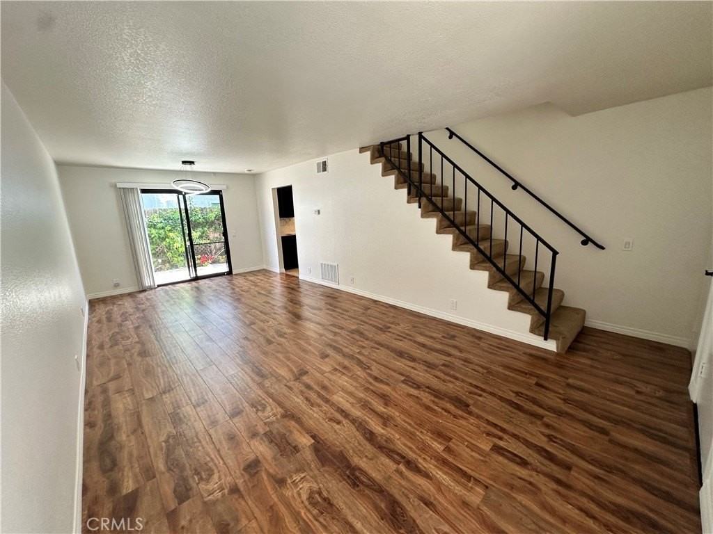 16592 Jib Cir #B - Photo 2 of 18