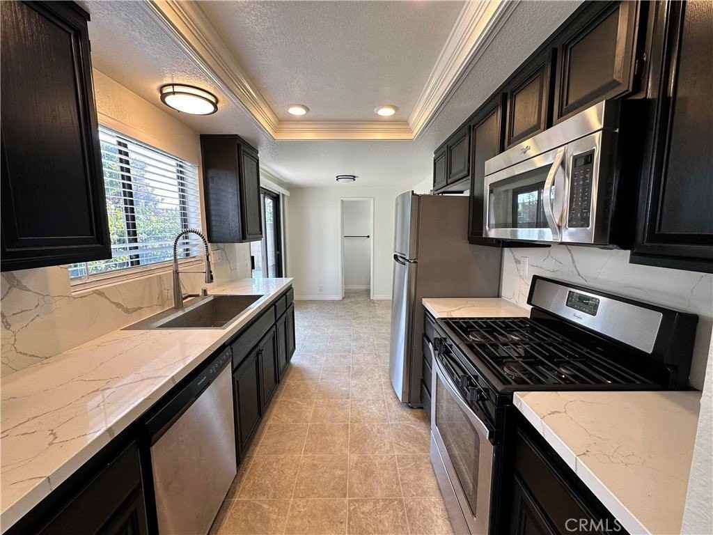 16592 Jib Cir #B - Photo 3 of 18
