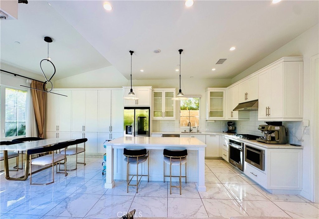 139 Winnett - Photo 4 of 20