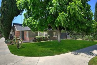 13902 Calvert St - Photo 1 of 1