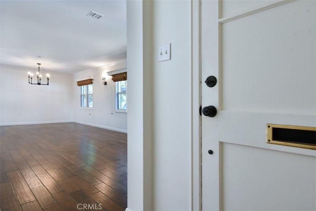 13902 Calvert St - Photo 3 of 47