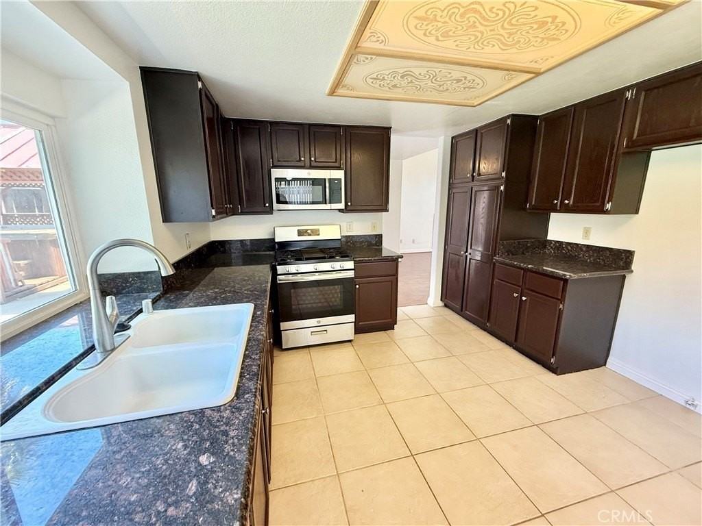 37838 Spyglass Cir - Photo 3 of 6