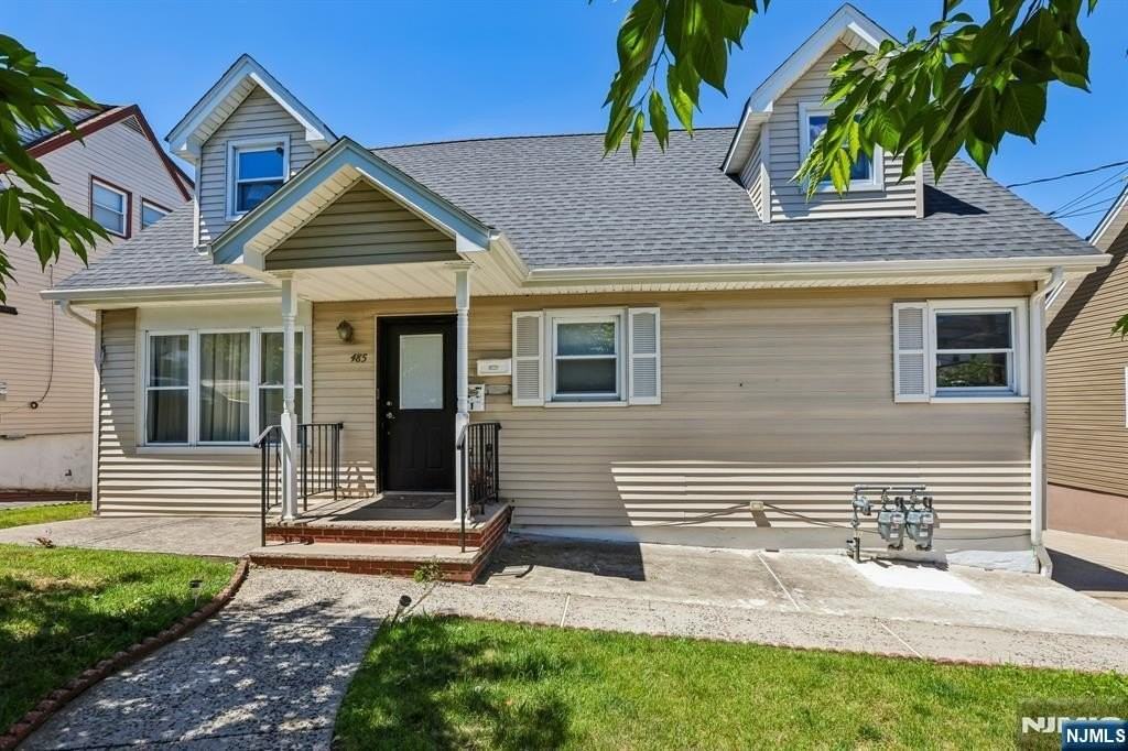 481 Macarthur Ave #2