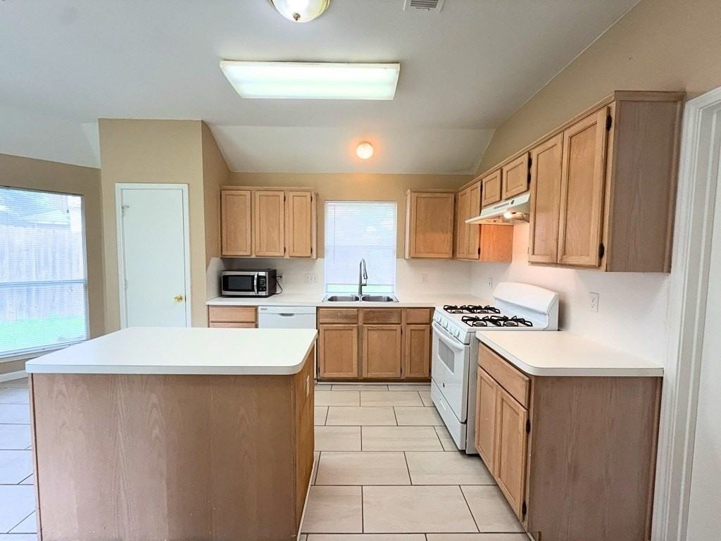 317 Oak Meadow Ln - Photo 7 of 26