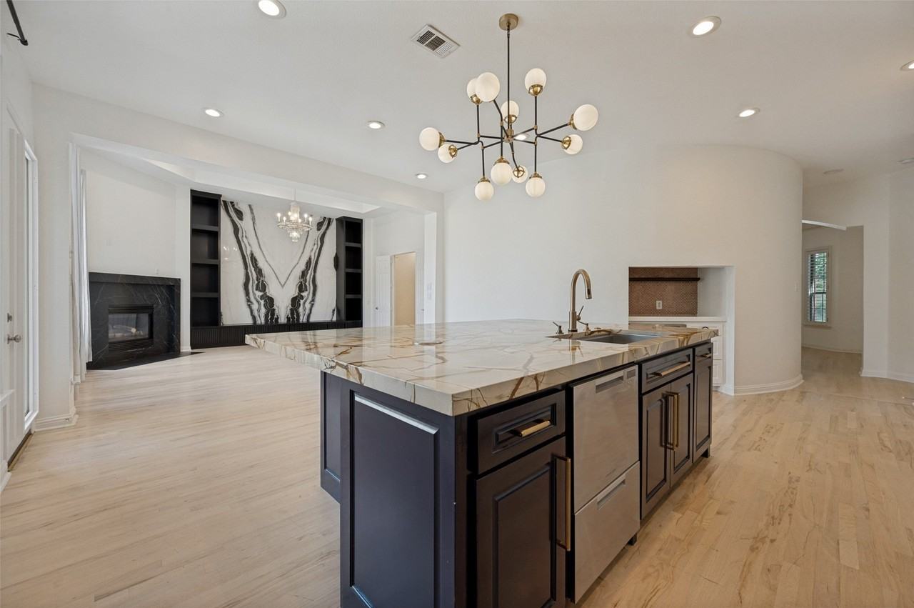 1419 Biltmore Ct - Photo 6 of 36