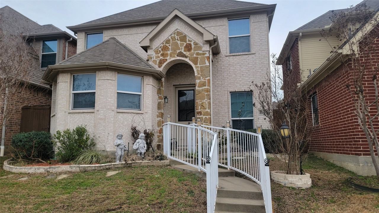 1020 Paradise Cv - Photo 2 of 15