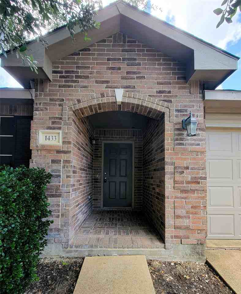 1433 Kramer Ct - Photo 4 of 35
