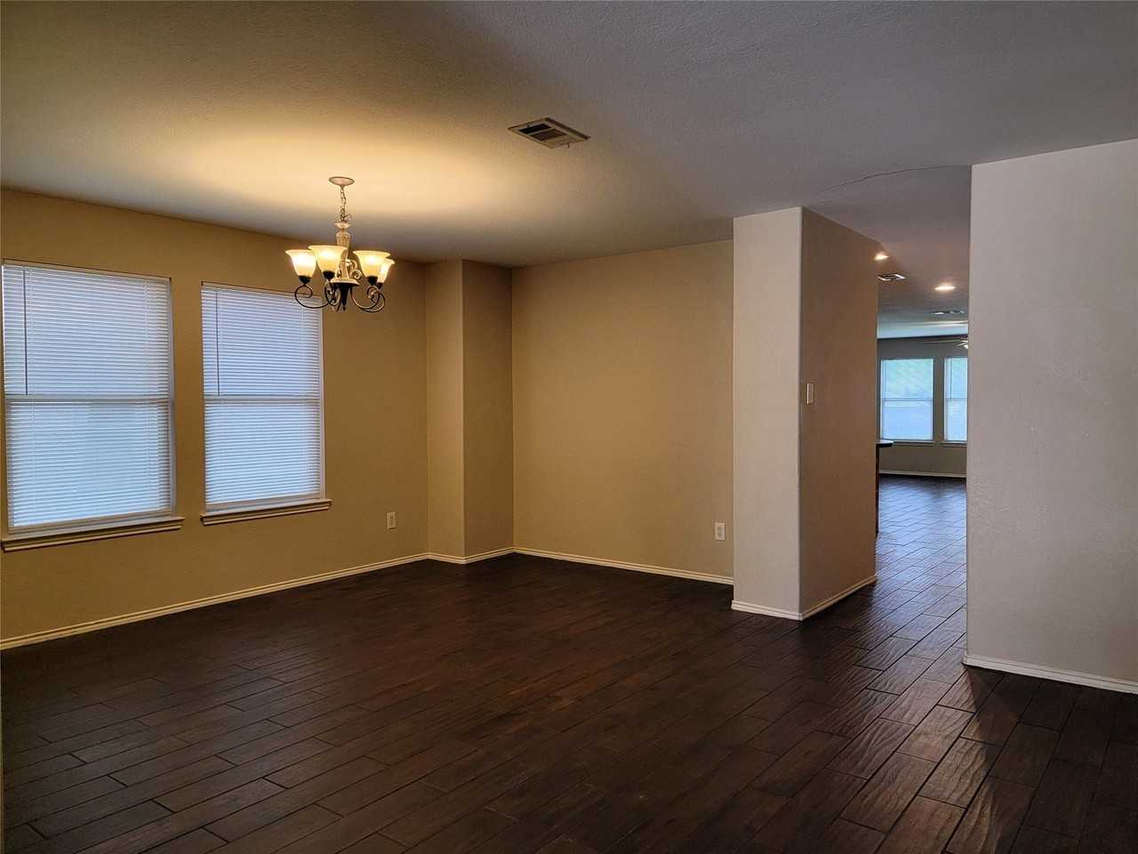1433 Kramer Ct - Photo 5 of 35