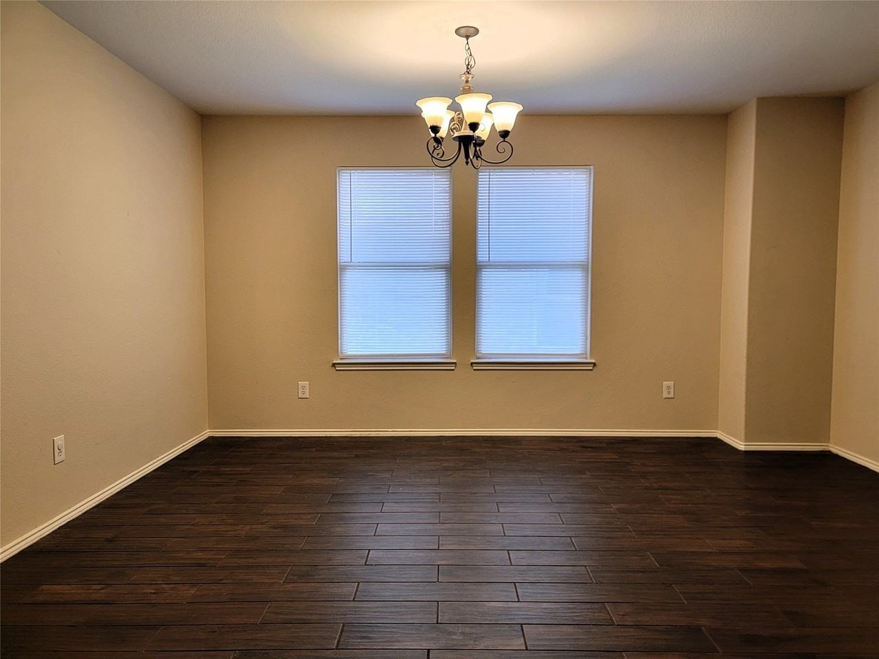 1433 Kramer Ct - Photo 6 of 35
