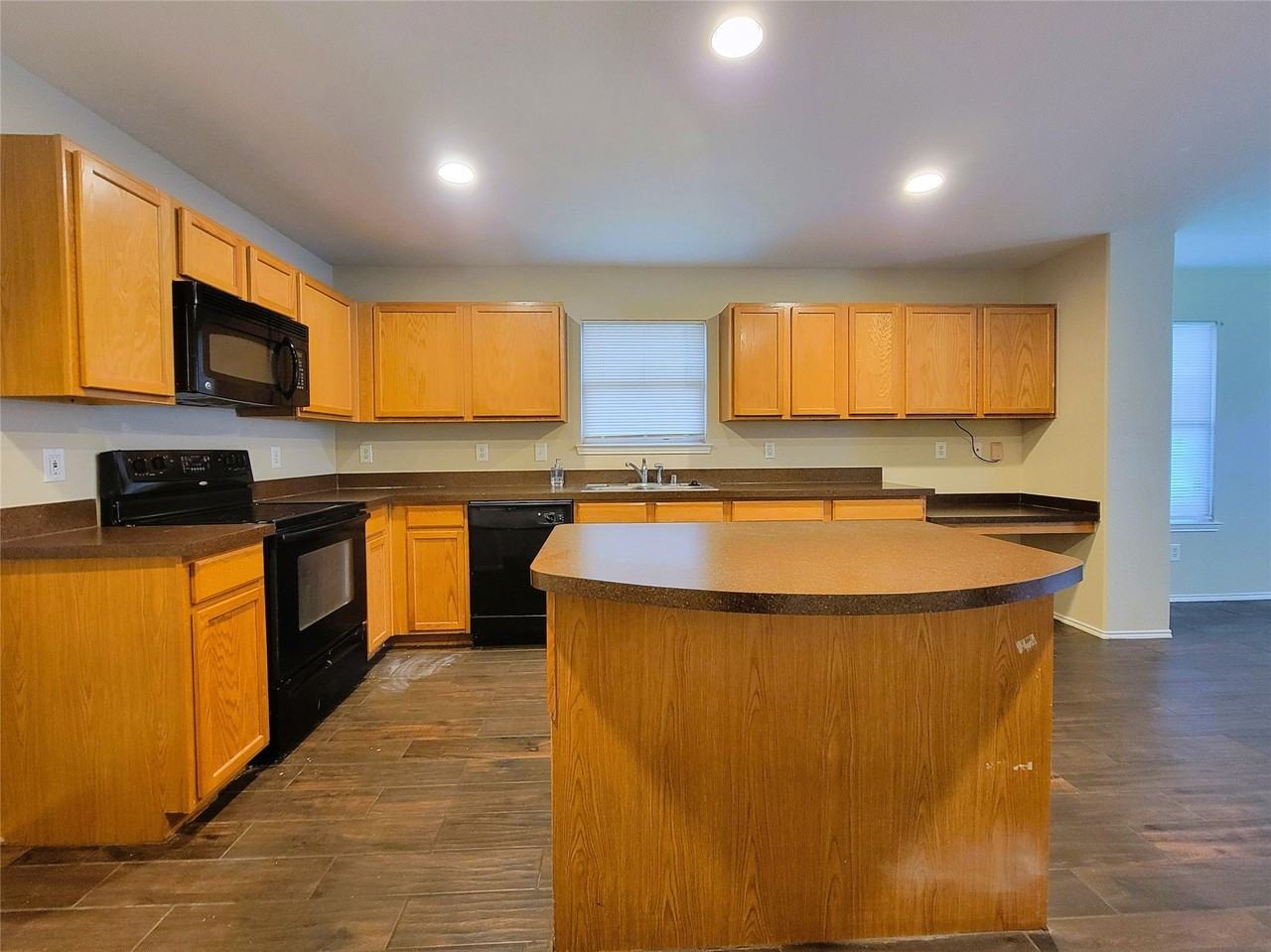 1433 Kramer Ct - Photo 7 of 35