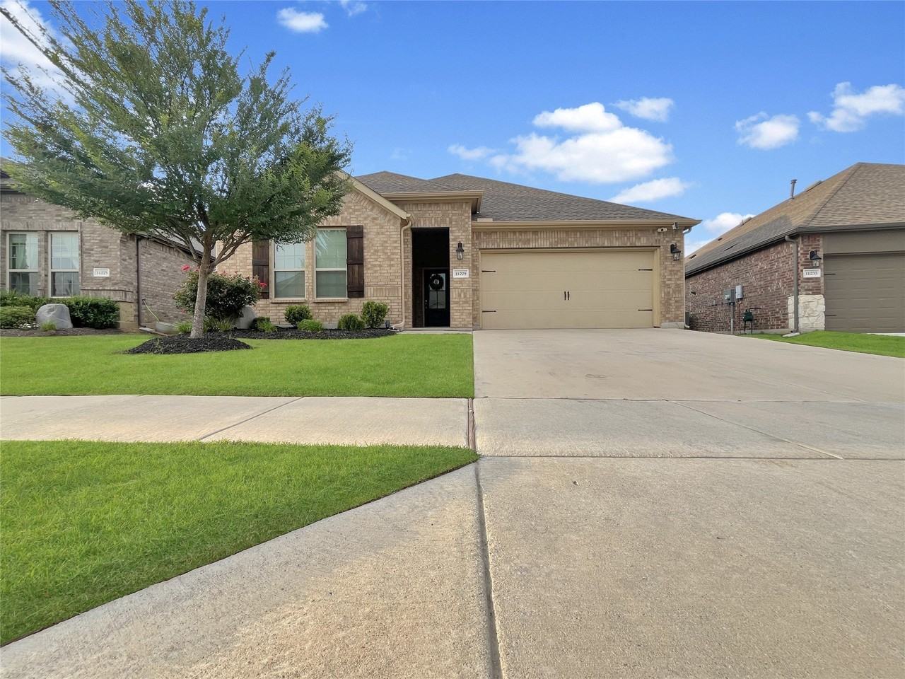11229 Yellow Rose Way - Photo 2 of 22