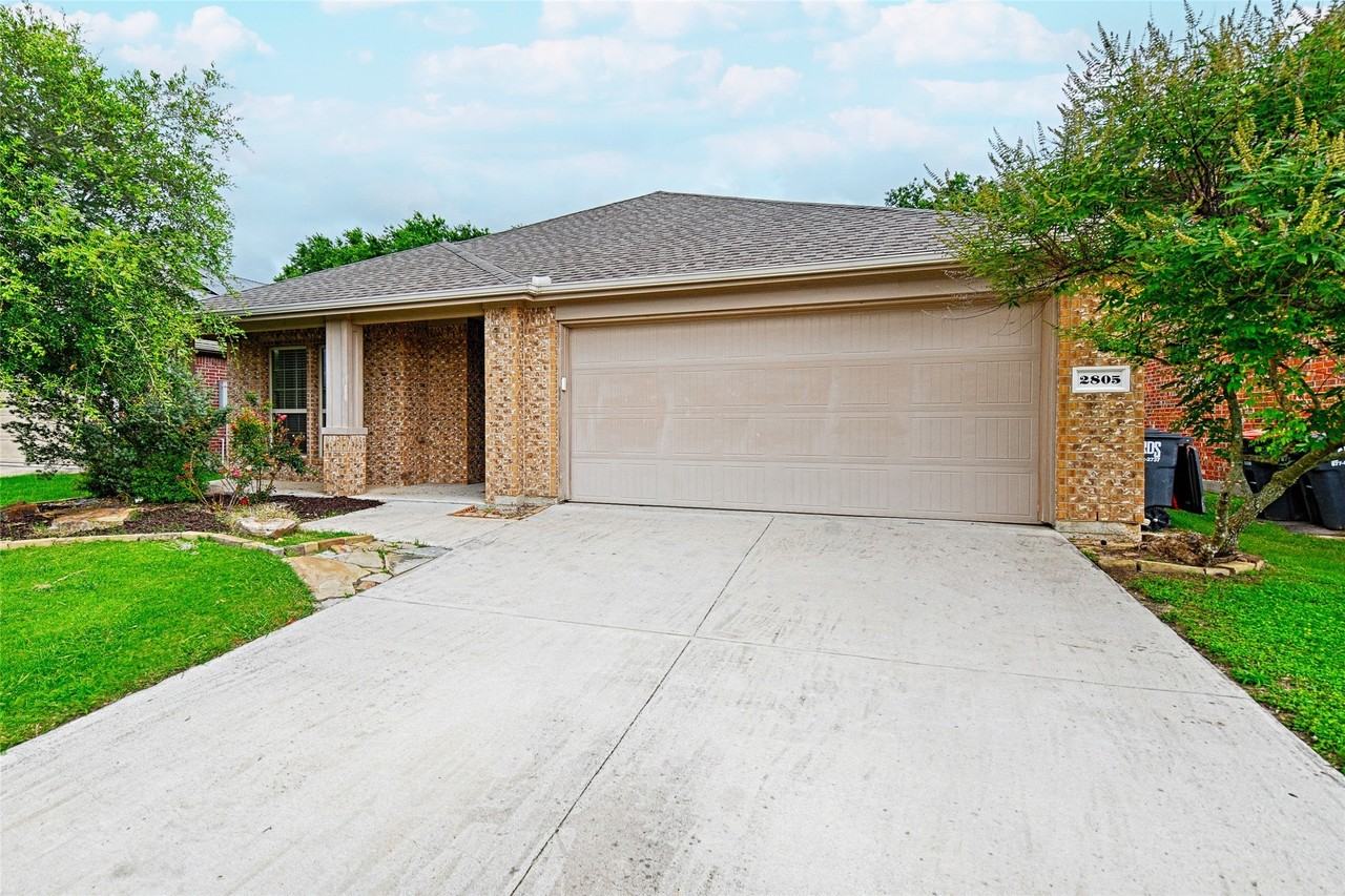 2805 Leslie Ln - Photo 2 of 28