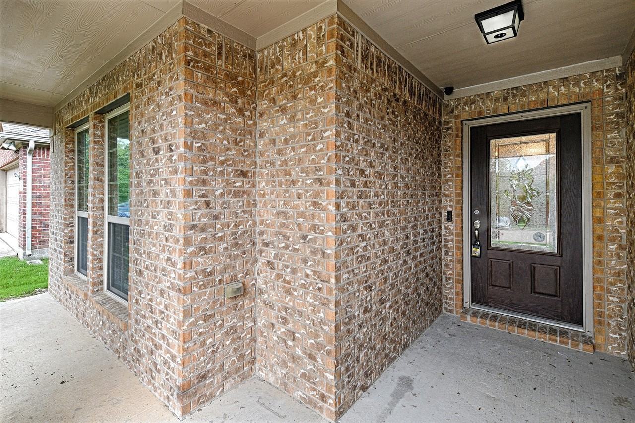 2805 Leslie Ln - Photo 3 of 28