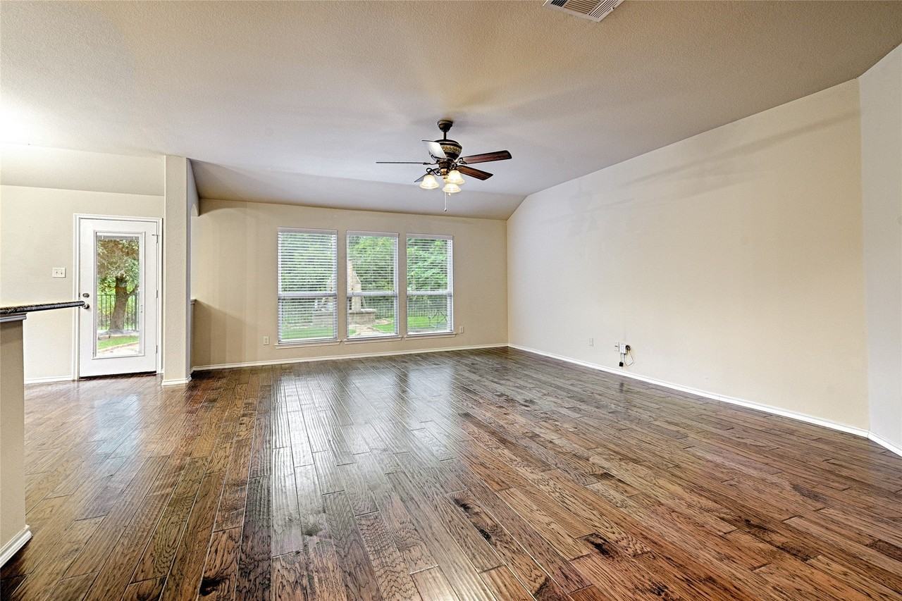 2805 Leslie Ln - Photo 5 of 28