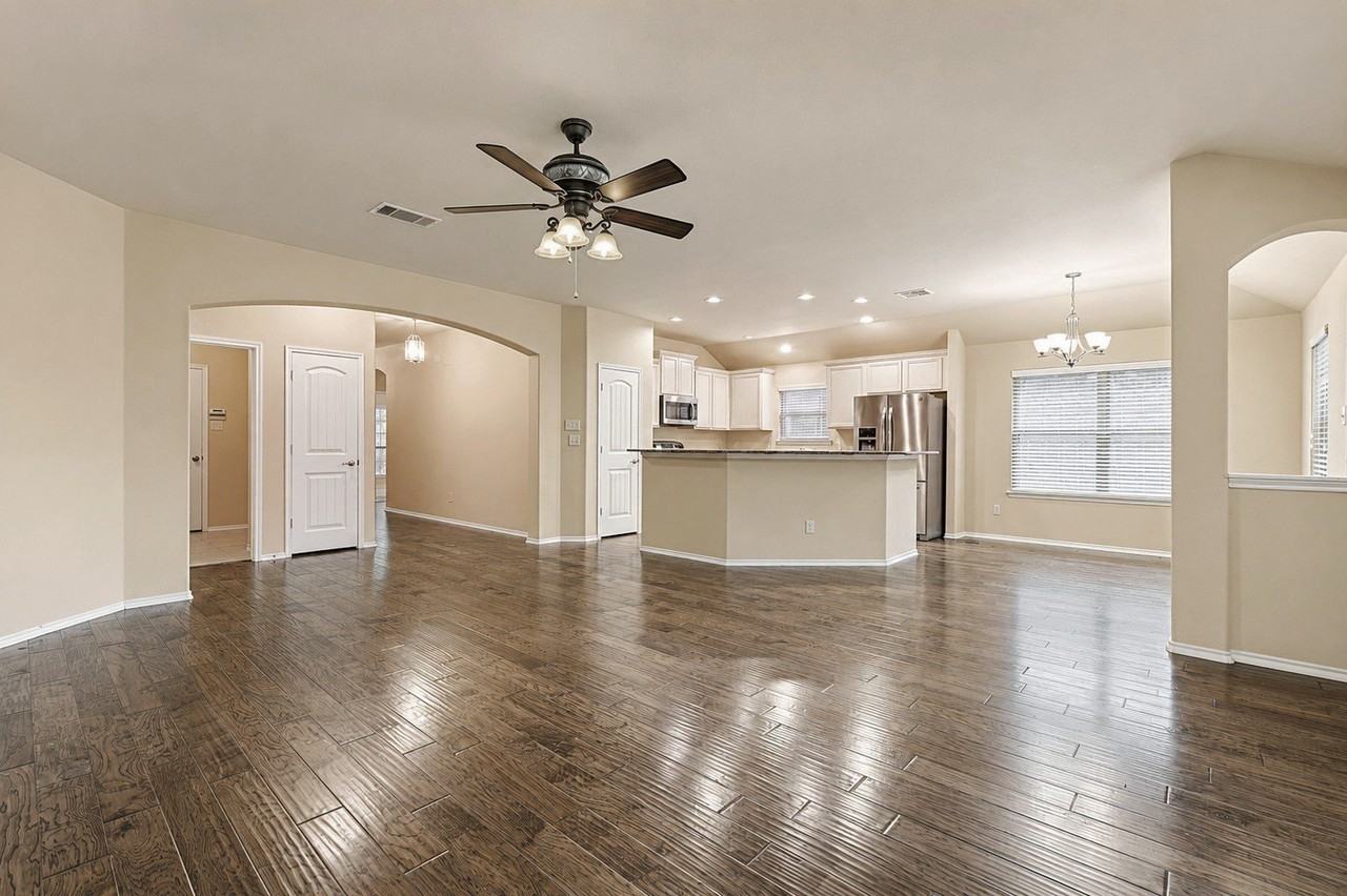 2805 Leslie Ln - Photo 6 of 28