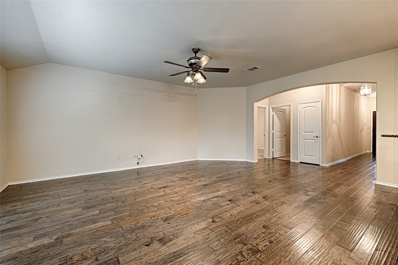 2805 Leslie Ln - Photo 7 of 28