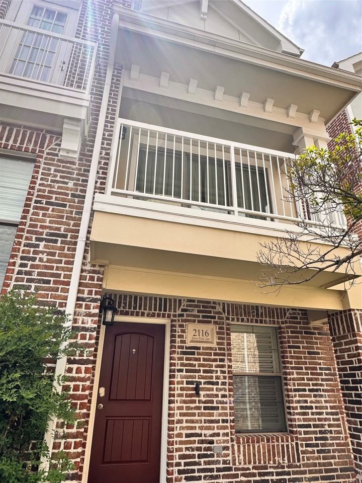 2116 Grove Park Ln - Photo 2 of 31