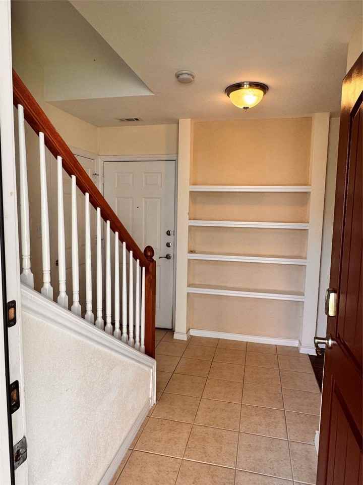 2116 Grove Park Ln - Photo 5 of 31