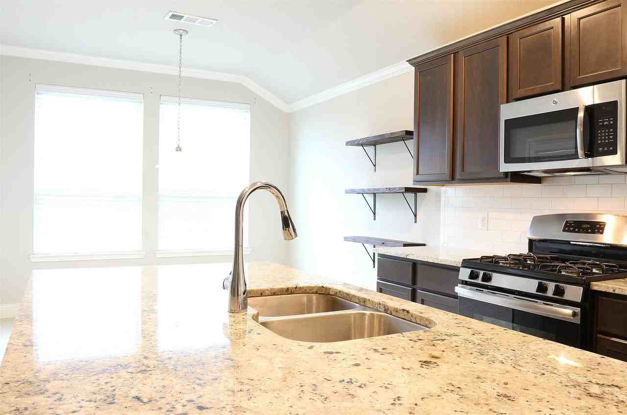 1108 Kingston Ct - Photo 3 of 25