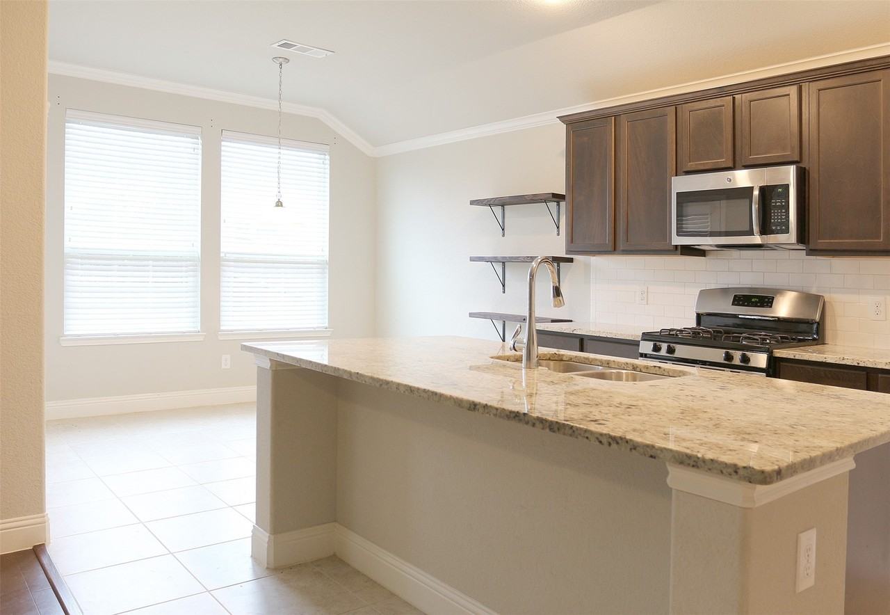 1108 Kingston Ct - Photo 5 of 25