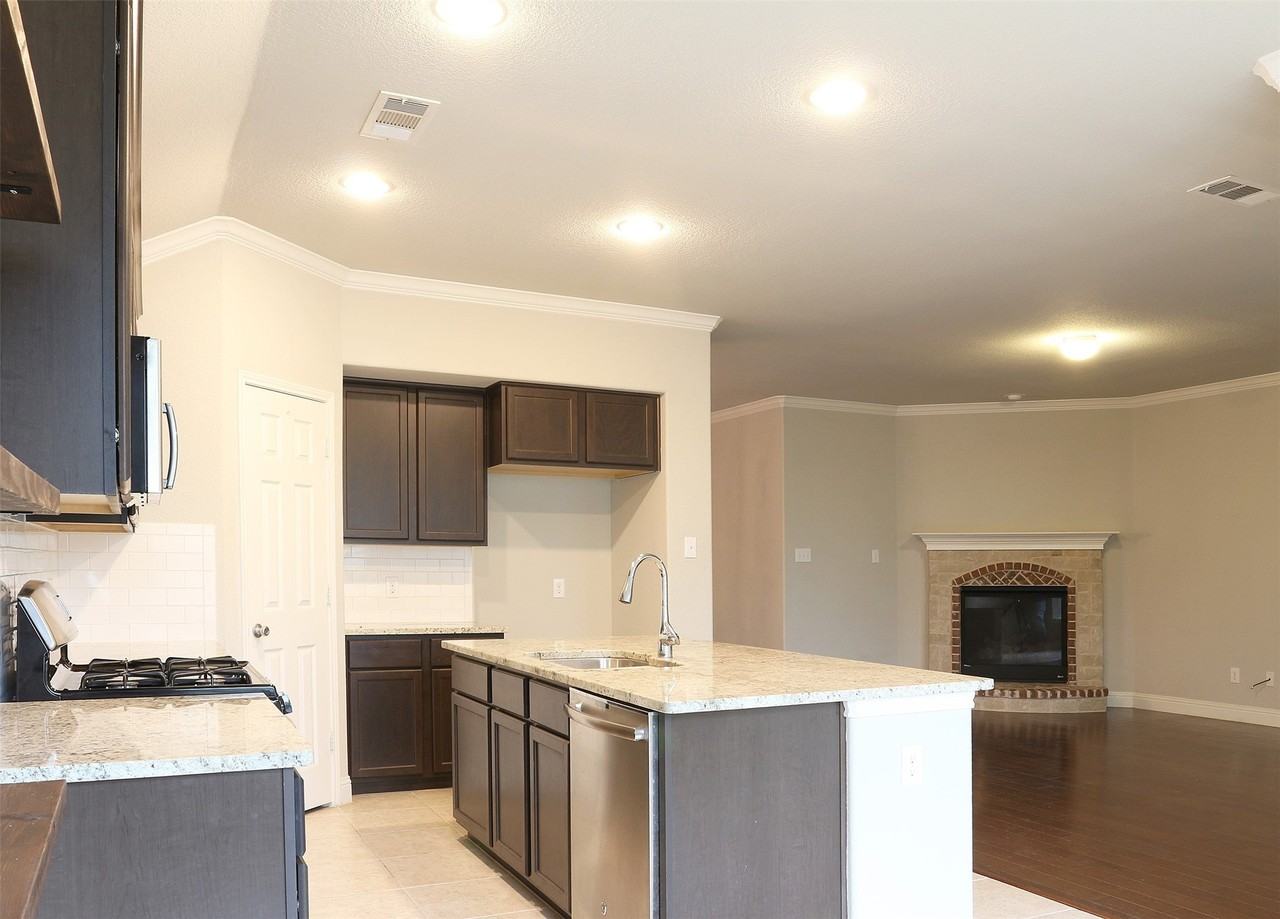 1108 Kingston Ct - Photo 7 of 25