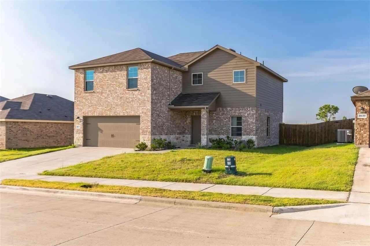 3124 Sweetwater Way - Photo 3 of 35