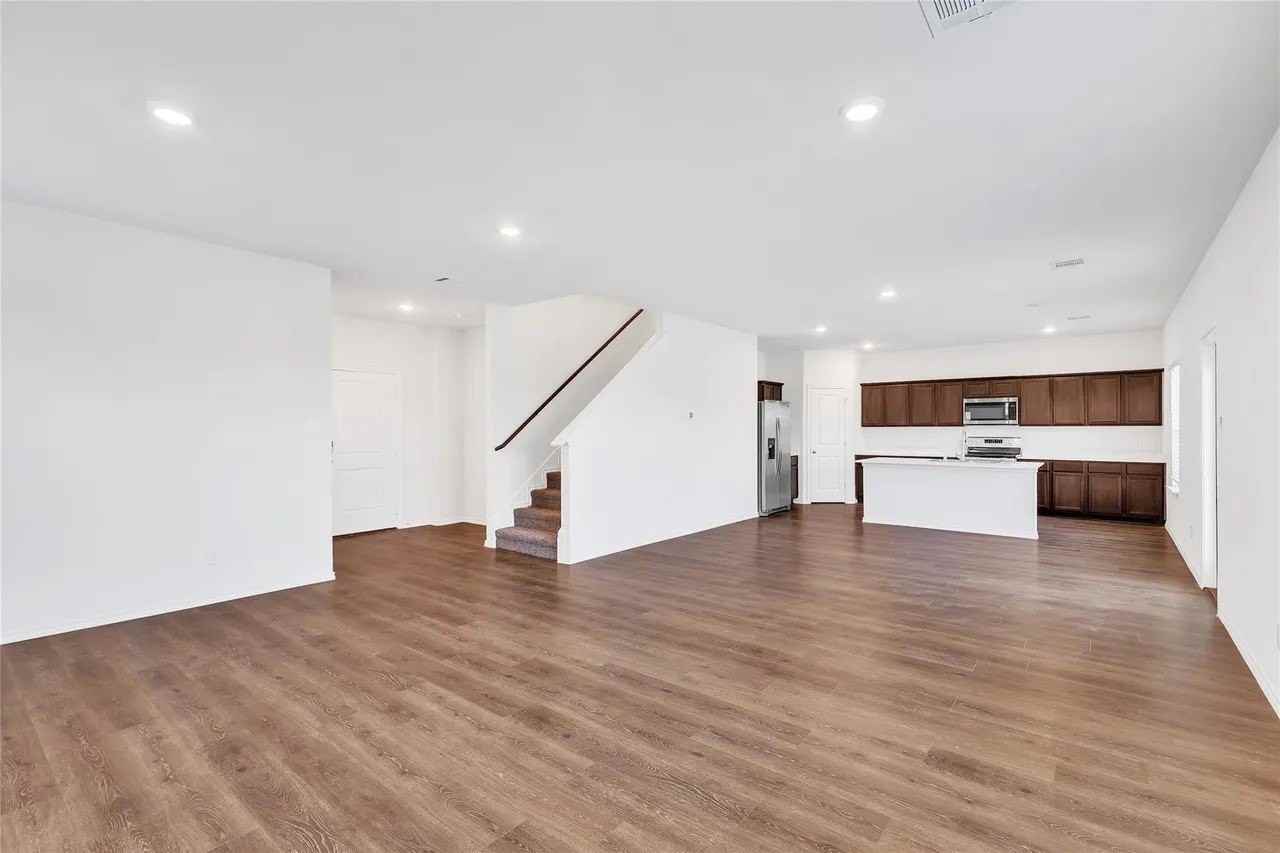3124 Sweetwater Way - Photo 7 of 35