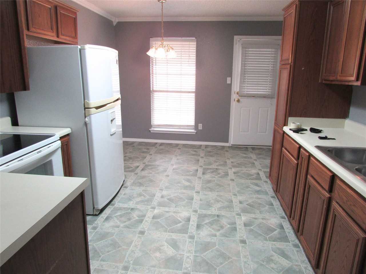 6702 Canyon Creek Dr - Photo 4 of 12