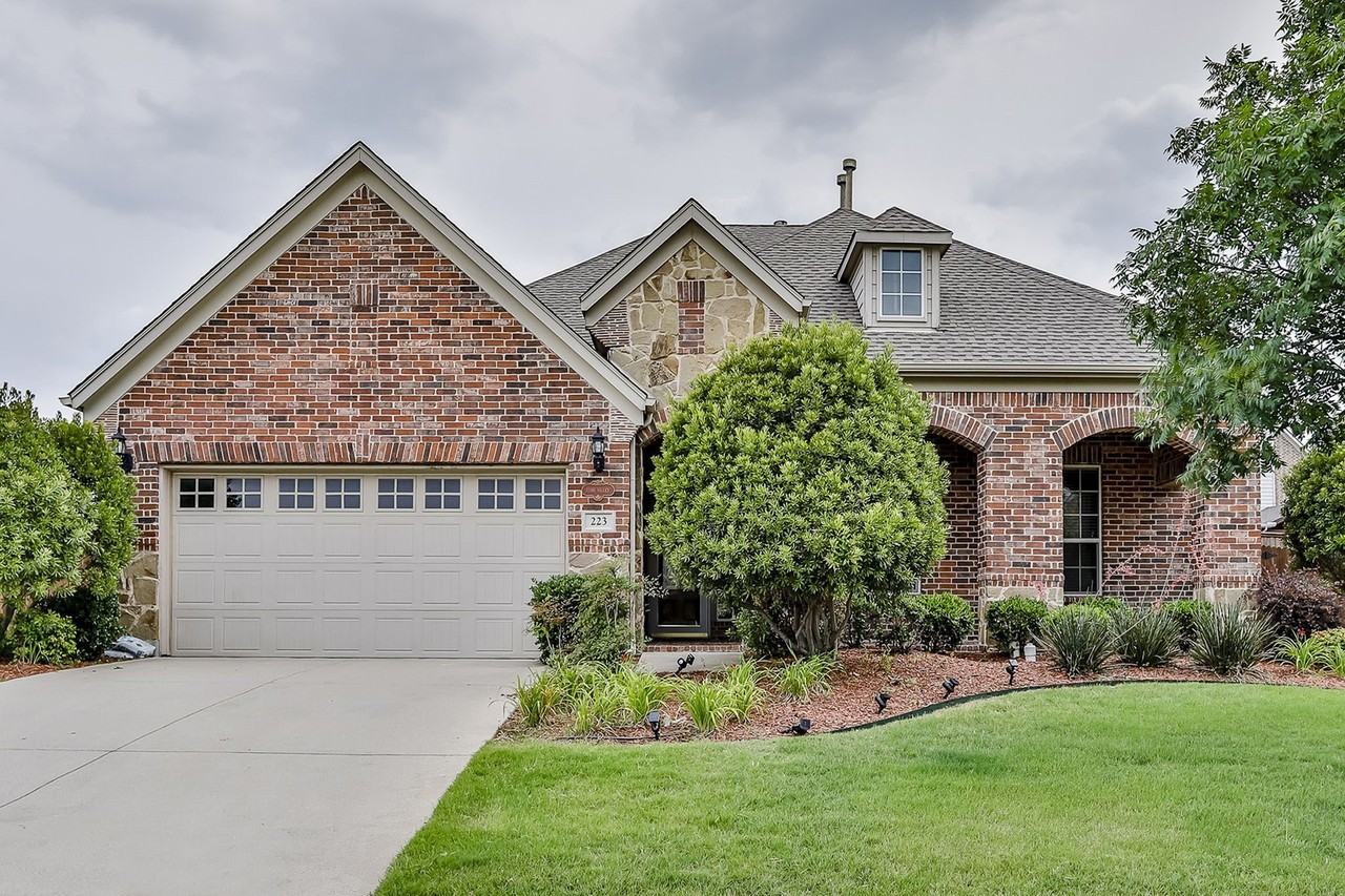 223 Aspen Ln - Photo 2 of 28