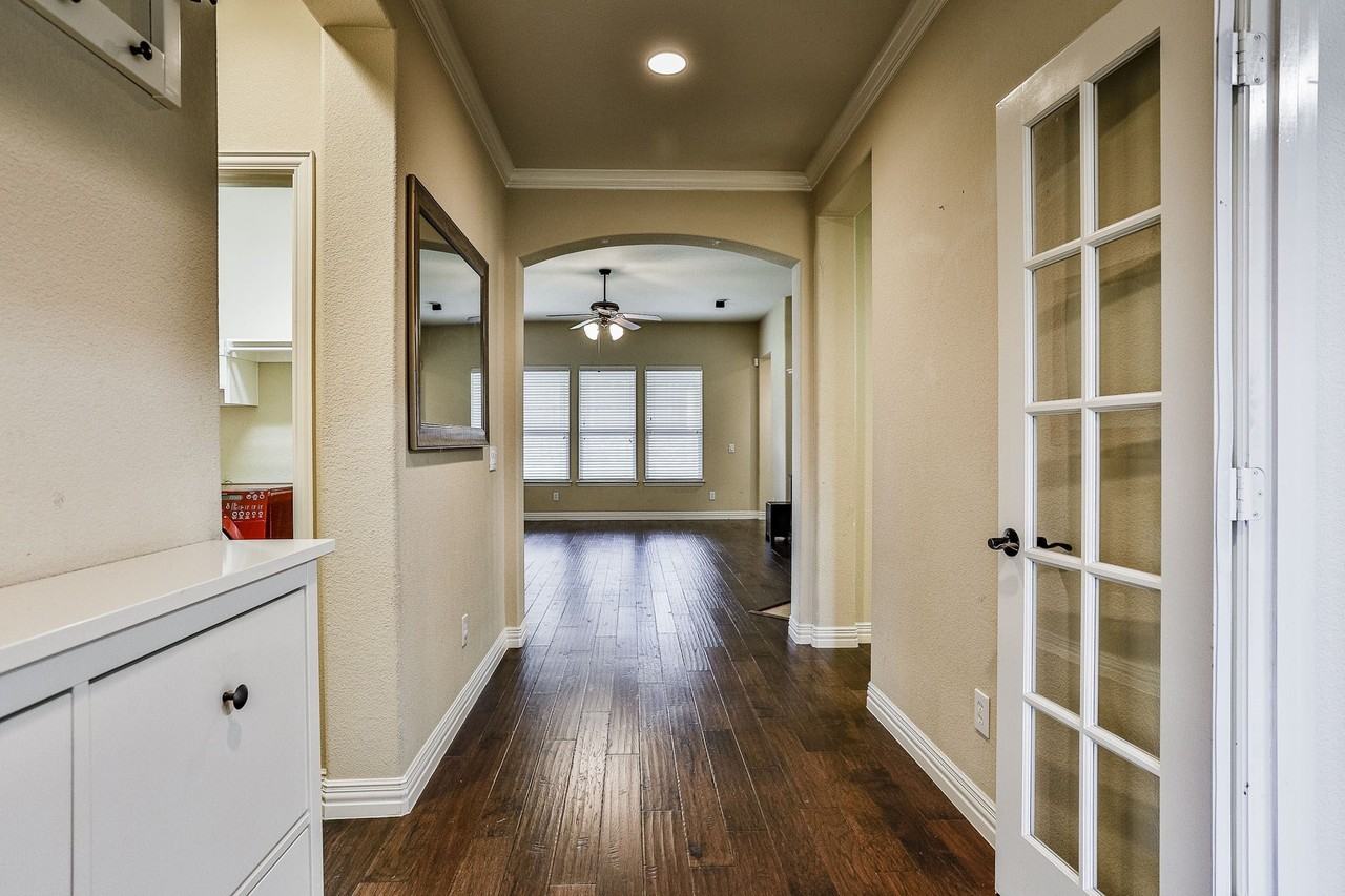 223 Aspen Ln - Photo 4 of 28