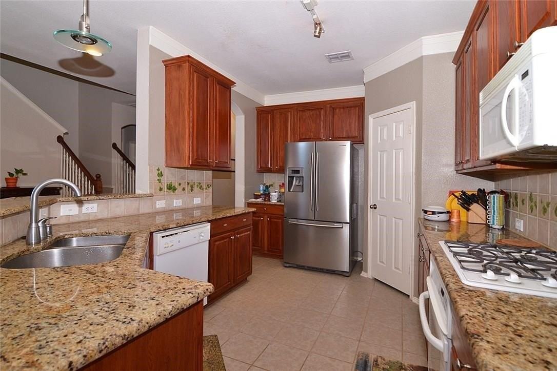 4401 Caledonia Creek Ln - Photo 3 of 21