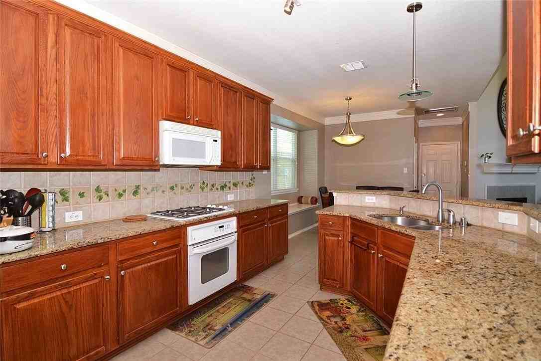 4401 Caledonia Creek Ln - Photo 4 of 21