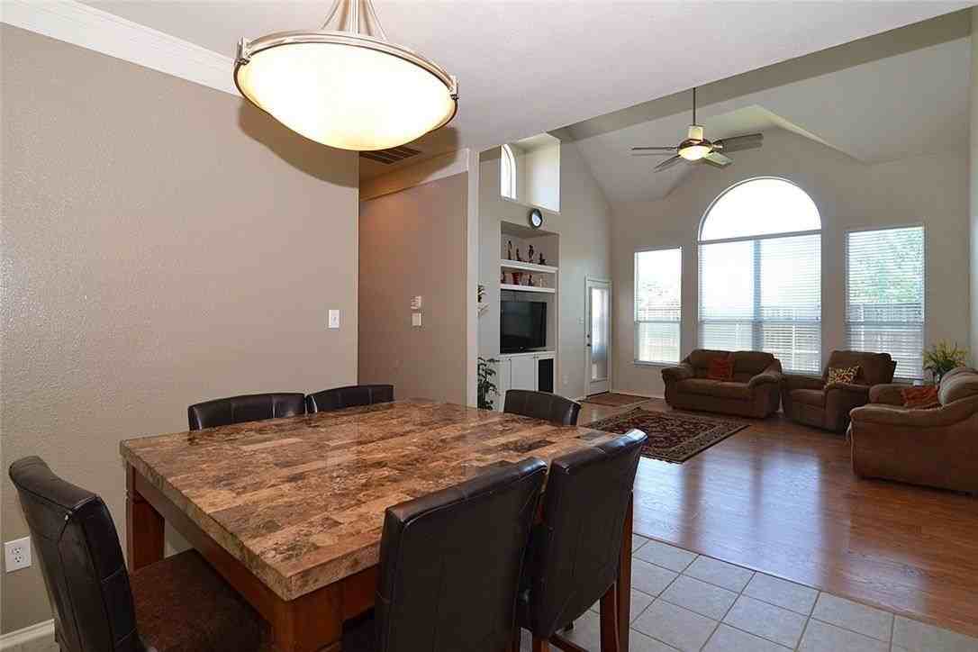 4401 Caledonia Creek Ln - Photo 5 of 21