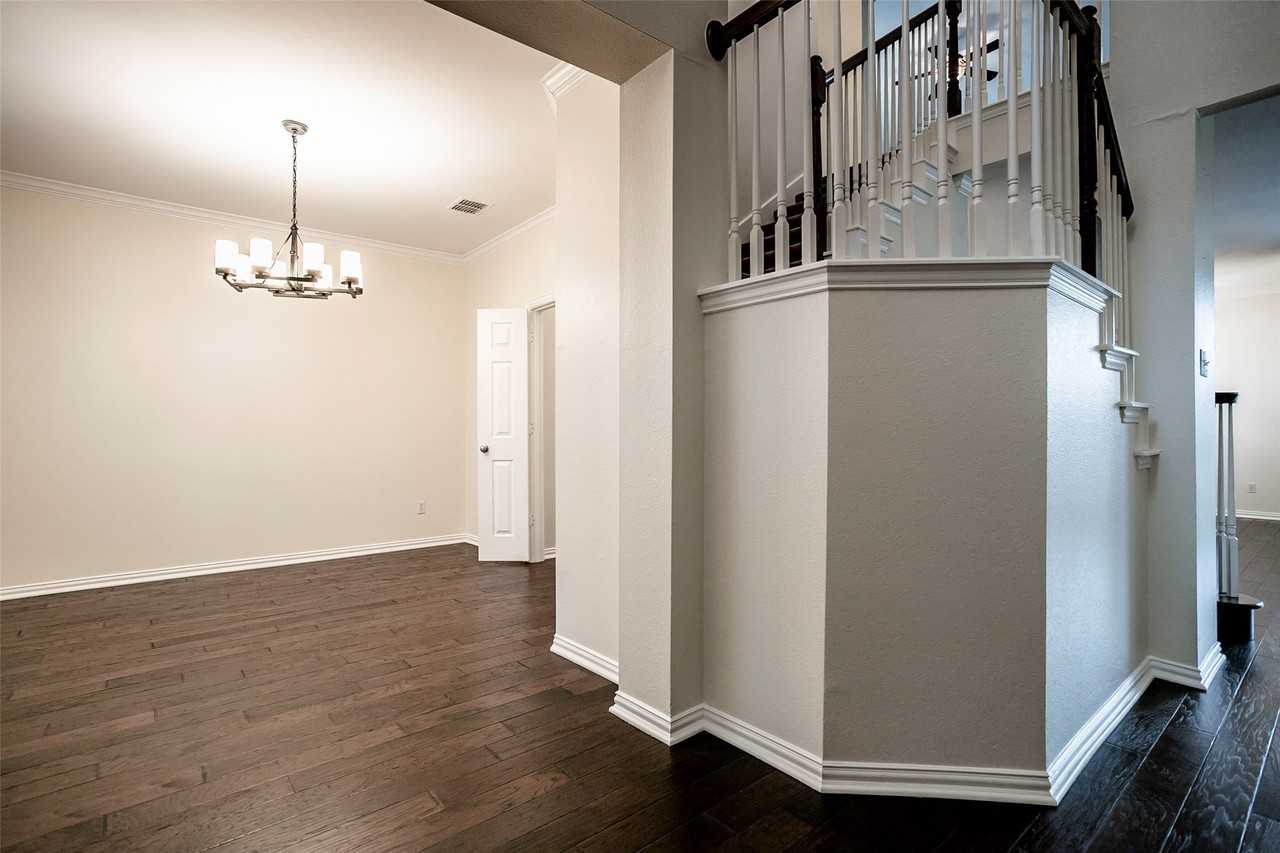 15650 Brookwood Dr - Photo 5 of 36