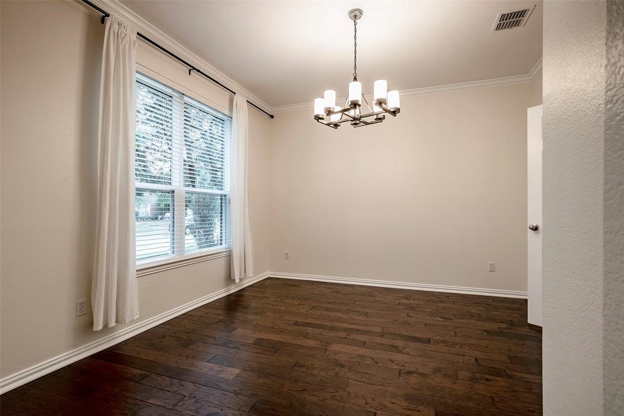 15650 Brookwood Dr - Photo 6 of 36