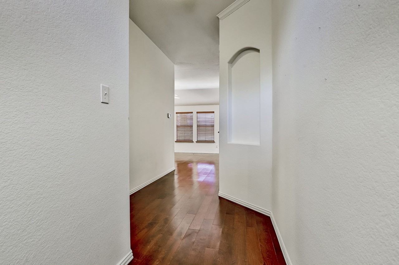 2853 Cascade Cove Dr - Photo 4 of 20