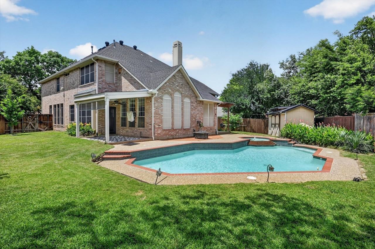 2400 Sweet Grass Trl - Photo 2 of 25