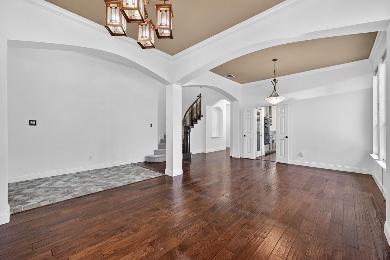 2400 Sweet Grass Trl - Photo 4 of 25