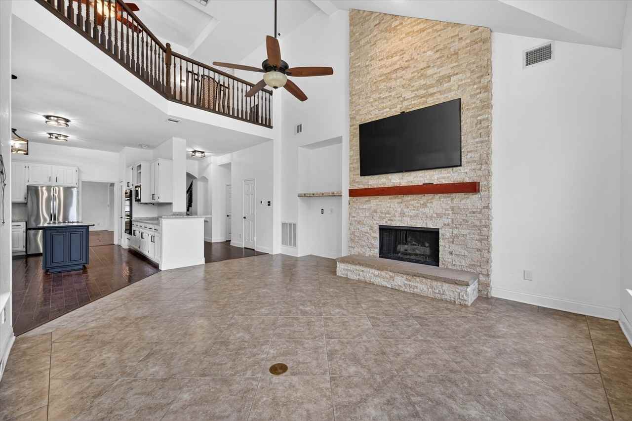 2400 Sweet Grass Trl - Photo 5 of 25