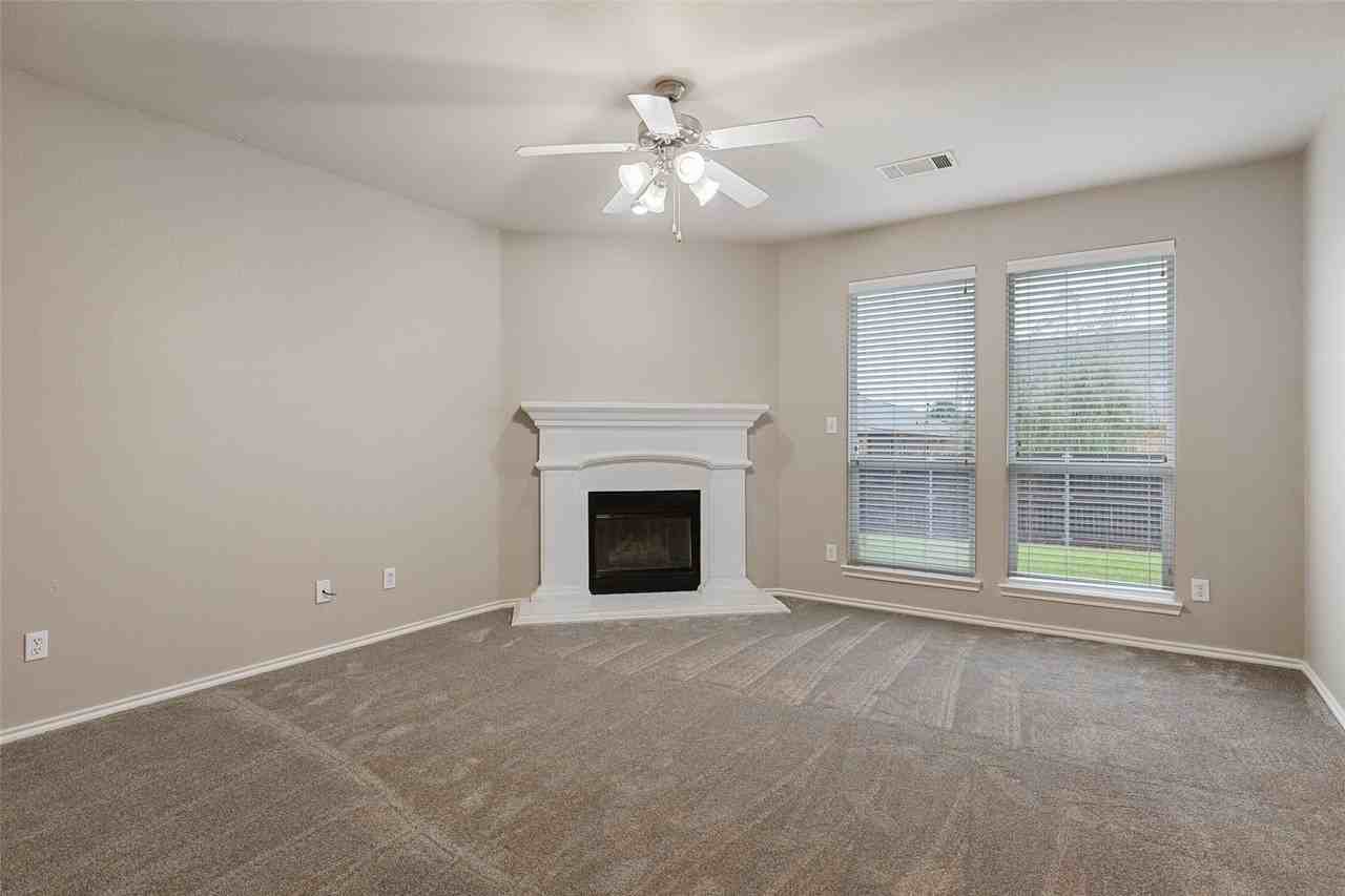 12913 Farmington Dr - Photo 3 of 26
