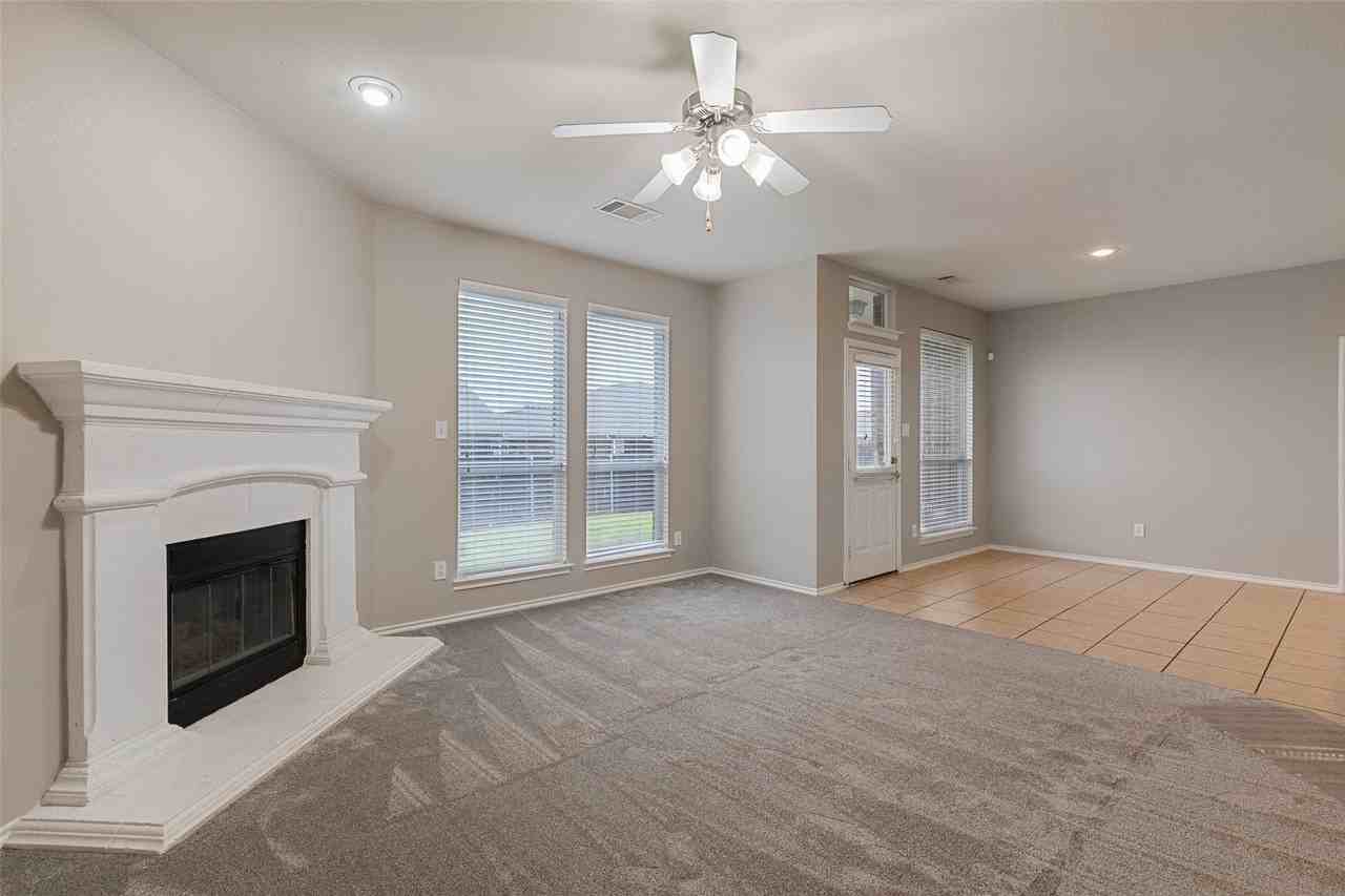 12913 Farmington Dr - Photo 4 of 26