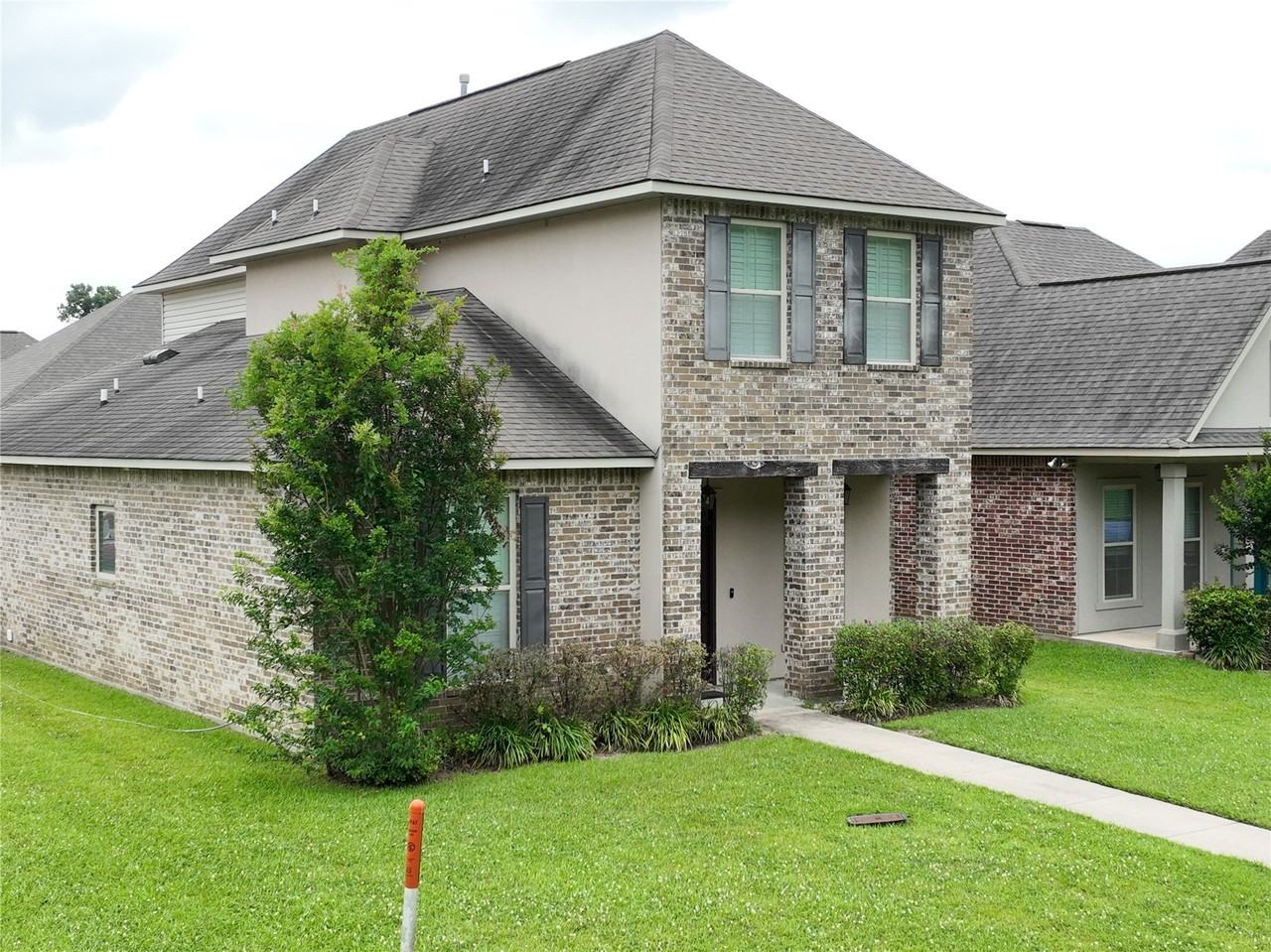 631 Riverscape Dr - Photo 2 of 6