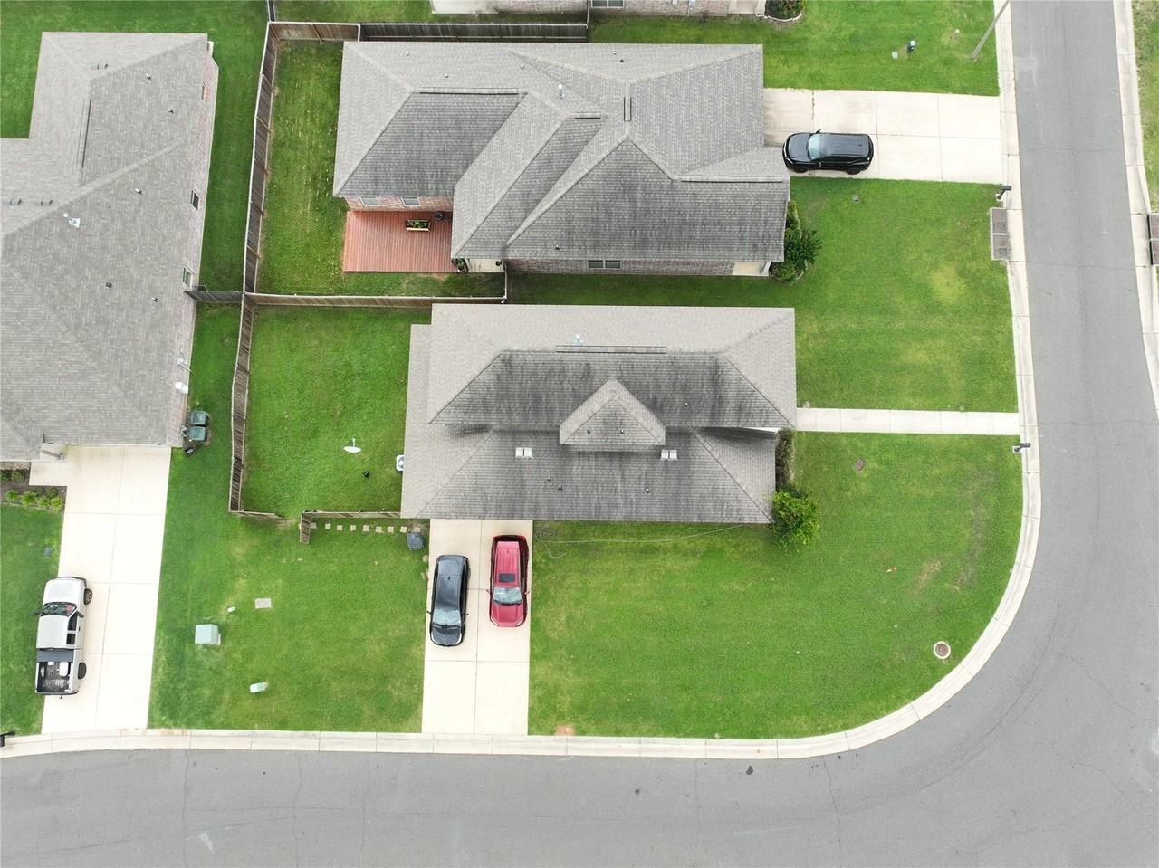 631 Riverscape Dr - Photo 3 of 6
