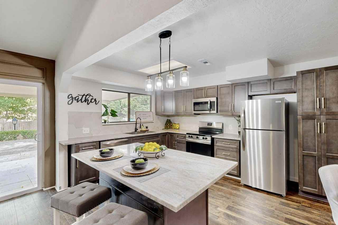 3965 Singleleaf Ln - Photo 4 of 39