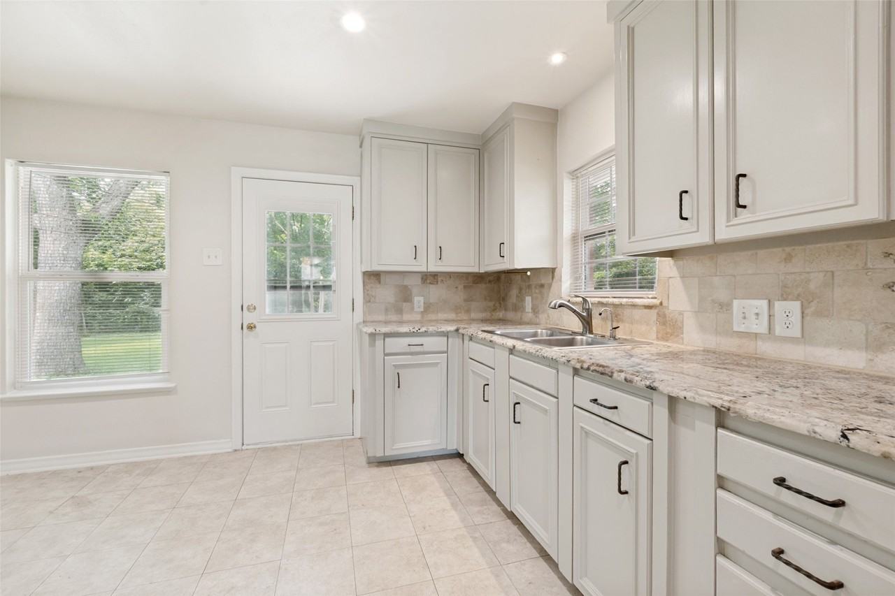 2414 San Medina Ave - Photo 3 of 12
