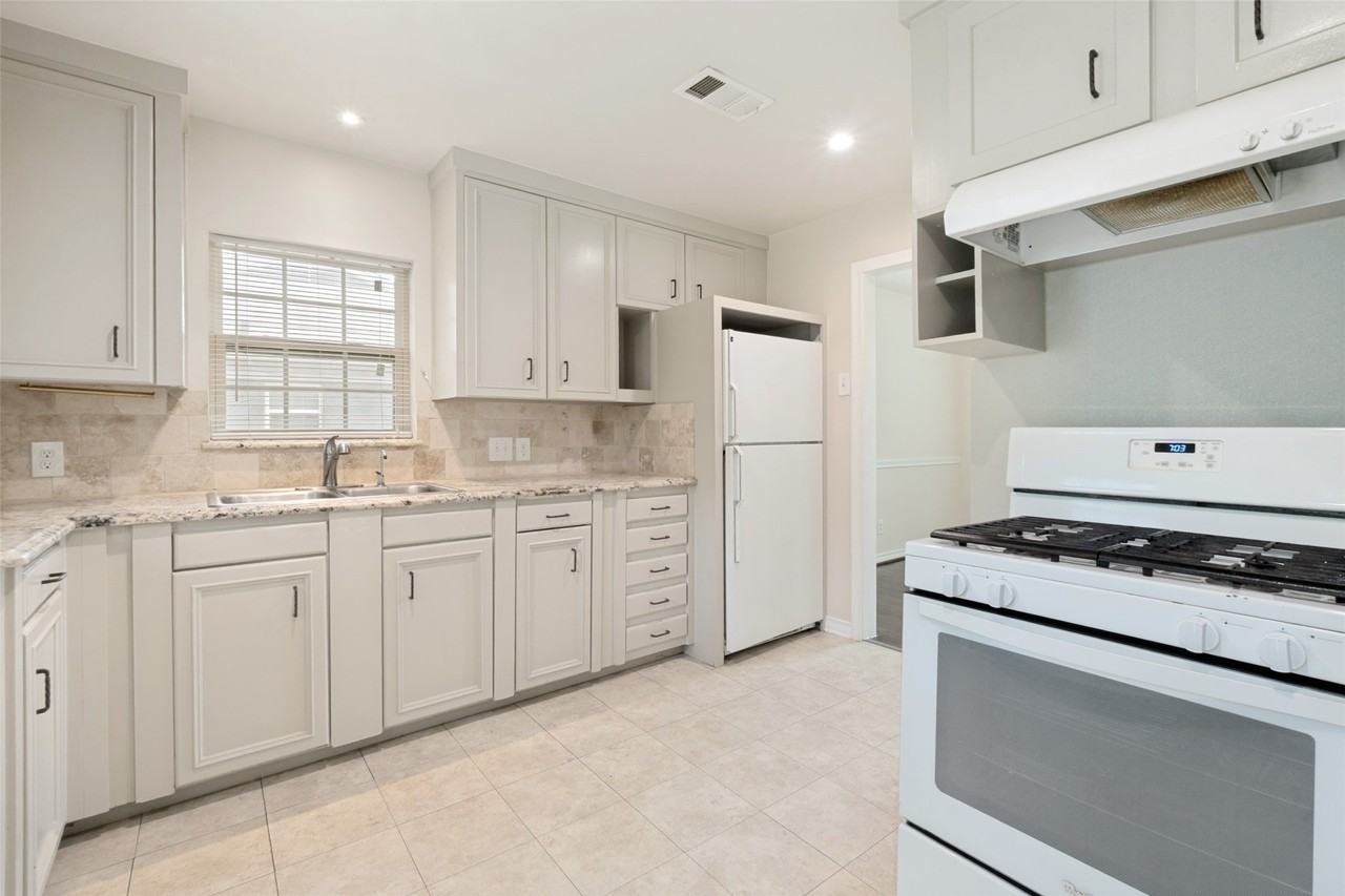 2414 San Medina Ave - Photo 4 of 12