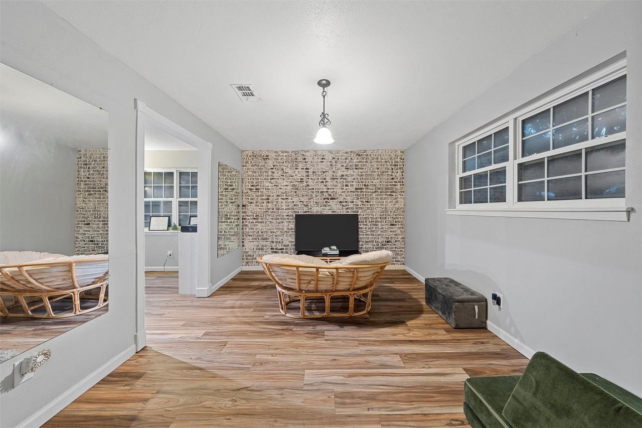 518 Fairway Rd - Photo 4 of 26