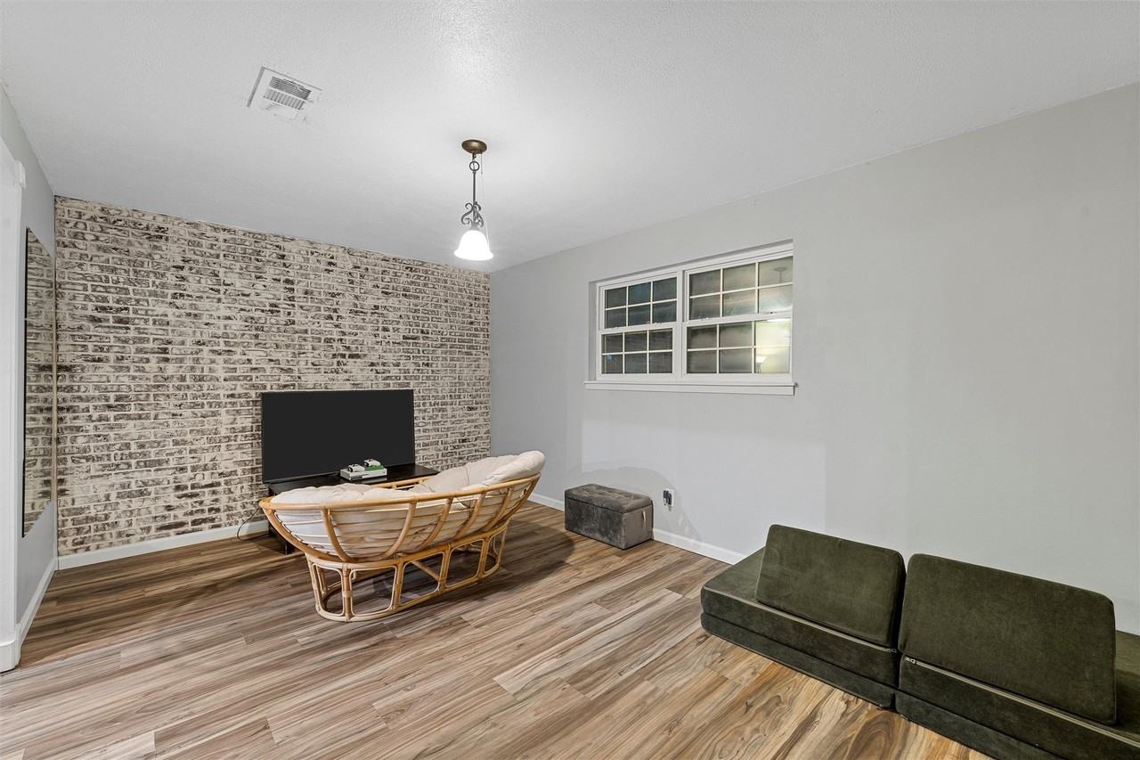 518 Fairway Rd - Photo 5 of 26